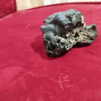 سنگ مشکوک به شهاب سنگ|کلکسیون اشیاء عتیقه|صفادشت, |دیوار