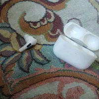 ایرپاد درحد نو اصل فقط یک گوش اش گم شوده