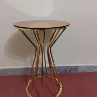 میز کنار سالنی