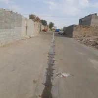 زمین چهاردیواری در حال ساخت