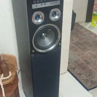 باند کنار تلویزیون نونو