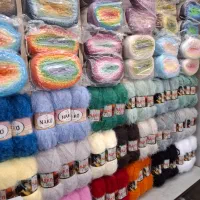 فروشنده فروشگاه کاموا