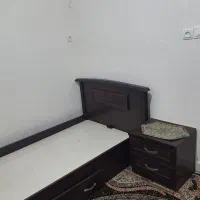 تخت یک نفره به همراه عسلی