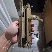 قفل و کلید درب چوبی قدیمی