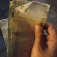 یه مقدار اسکناس پیدا شده