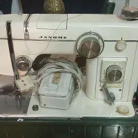 چرخ خیاطی ژانومه ۸۰۲ و سردوز پراونه