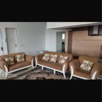 مبل ۹ نفره همراه با جلو مبلی عسلی  سالم تمیز