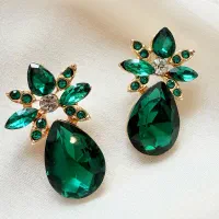 گوشواره میخی تکی جواهری یشمی