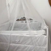 تخت کنار مادر نو