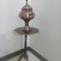 میز کنار سالنی زرشکی