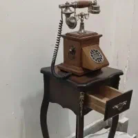 تلفن رومیزی چوبی کلاسیک بهمراه میز ایستاده کشو دار|تلفن رومیزی|کاشان, باغ ماجد|دیوار