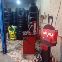 لاستیک نو و دست دو