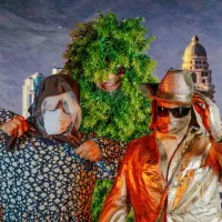 فیلمبردار با گوشی آیفون