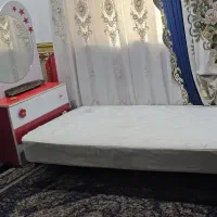 تخت نوجوان ۹۰در۲متر باتشک و یک  پاتختی و میزارایش