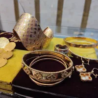 بنگل لاو کارتیر سرویس فرد و دستبند در طلا فروشی