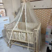 تخت کنار مادر فرشته