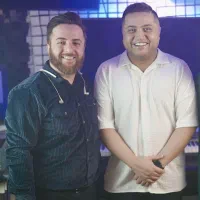 استودیو خوانندگی تمامی عکس ها از استدیو می‌باشد