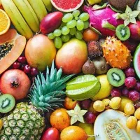 فروشنده خانم  و اقا برای کار در میوه فروشی