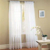 همکار خانم فروشنده گالری پرده