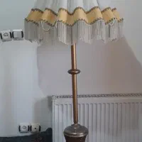 آباژور ایستاده