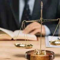 وکیل. دادگستری.