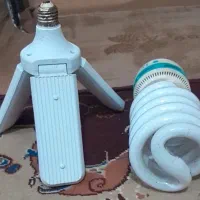 یک جفت لامپ یکی کم مصرف یکی ال ای دی پنکه ای