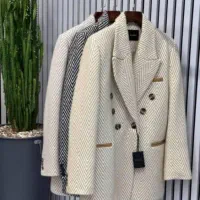 خیاط چرخ کار مانتو دوز خانم
