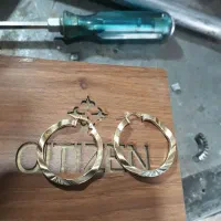 یک جفت گوشواره کم کار کرد.