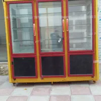 فروش لوازم اغذیه فروشی و دو یخچال ایستاده