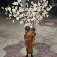 گلدان چوبی و گل