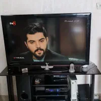 میز تلویزیون شیشه ای