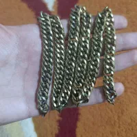 گردنبند اصل رنگ ثابت با طلا مو نمیزنه رنگش