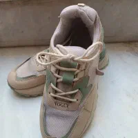 کفش|کیف، کفش، کمربند|قم, هفت تیر|دیوار