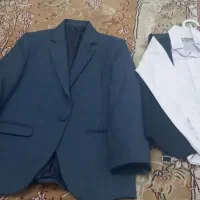 کت و شلوار  ' و یک کت تک و کفش کالج در حد نو