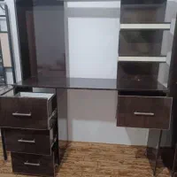 ویترین  جادار سالم درحد نو مناسب آرایشگاه وسالن