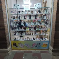 قفسه و ویترین فروشگاه و مغازه بخصوص کیف و کفش