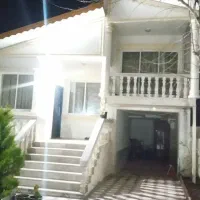 ویلای-ساحلی-سکوت-درختان-نسیم-دریا-زندگی-رویایی