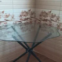 یک عدد میز غذا خوری