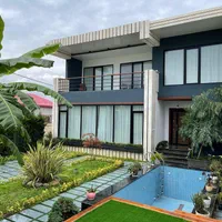 مدرن استخردار داخل شهرک بدون بومی با اصابت