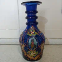 یک عدد گلدان شیشه ای قدیمی مناسب دکوری و اکسسوری