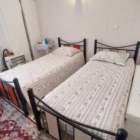 فروش تختخواب به همراه تشک بسیار سالم و تمیز|تخت و سرویس خواب|سلمان‌شهر, |دیوار