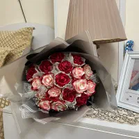 دسته گل رز قرمز ربانی مناسب روز دختر