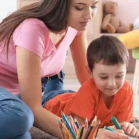 خانم پرستار کودک در افسریه و قصر فیروزه