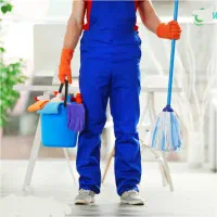 آقاهستم سن30ساله،داخل منزل فقط نظافت میکنم،نظافتچی