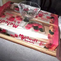 تعدادی ظروف سرو|ظروف سرو و پذیرایی|شیراز, کوشک میدان|دیوار