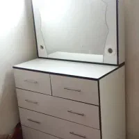 میز آرایشی در حد نو ۴ملیون