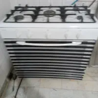 سینک و هود و گاز سالم و تمیز