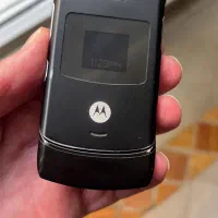 گوشی تاشو  موتورولا v3 کاملا سالم