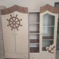 کمد لباس به همراه ویترین و چهار کشور در حد نو