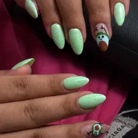 ناخنکار و لیفت کار و مژه کار  درصدهفتاد، سی